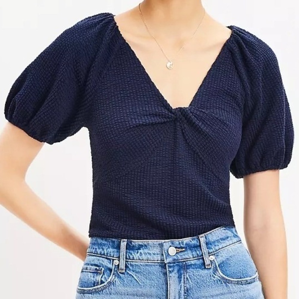 LOFT‎ Navy Blue Seersucker Textured Twist Front Puff Sleeve Top Women's Size L